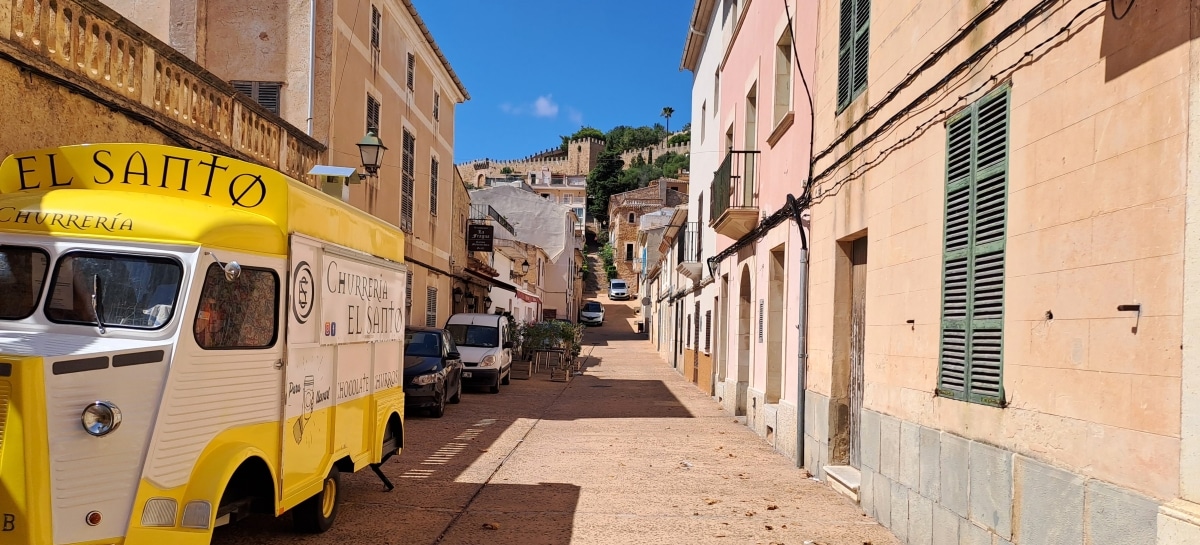 Street in Capdepera - MallorcaDrive.com